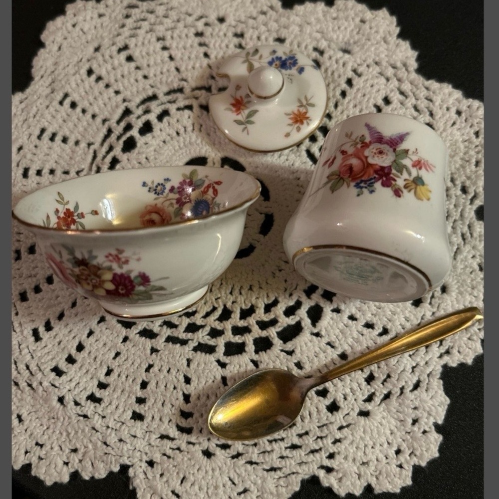 Vintage Toast Rack Creamer and Sugar Roses England - Picture 8 of 9